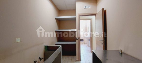 5 rooms Commercial property in Frosinone, Italy No. 29215 3
