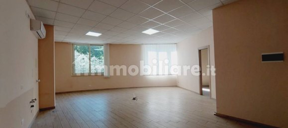 5 rooms Commercial property in Frosinone, Italy No. 29215 6