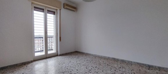 2 rooms Apartment in Bari, Italy No. 311953 3
