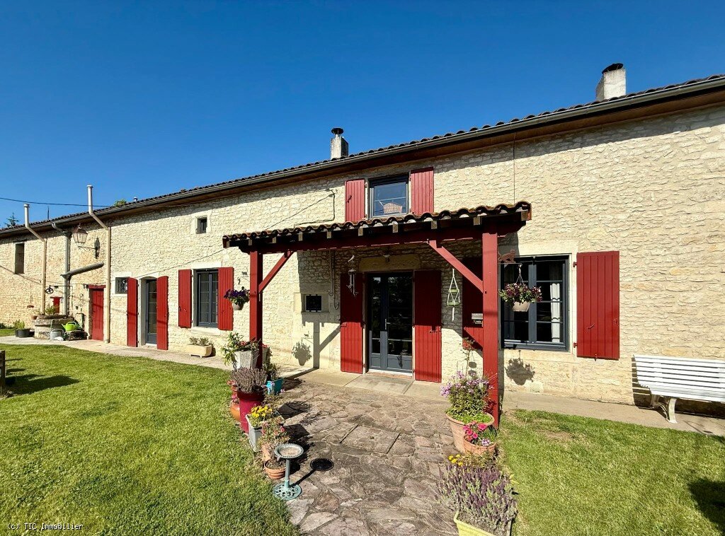 Casa T4 em Ruffec, France N.º 277445