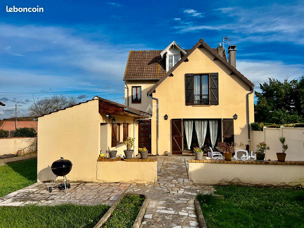 3 bedrooms House in Pontoise, France No. 185726