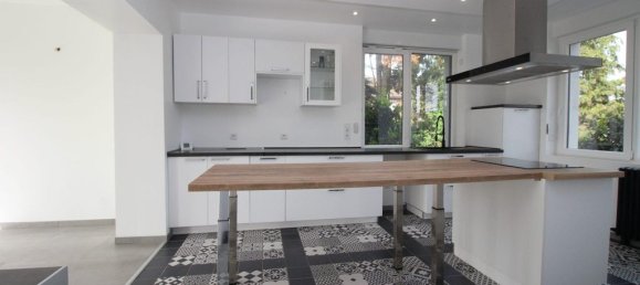 6 bedrooms House in Fretin, France No. 69150 13