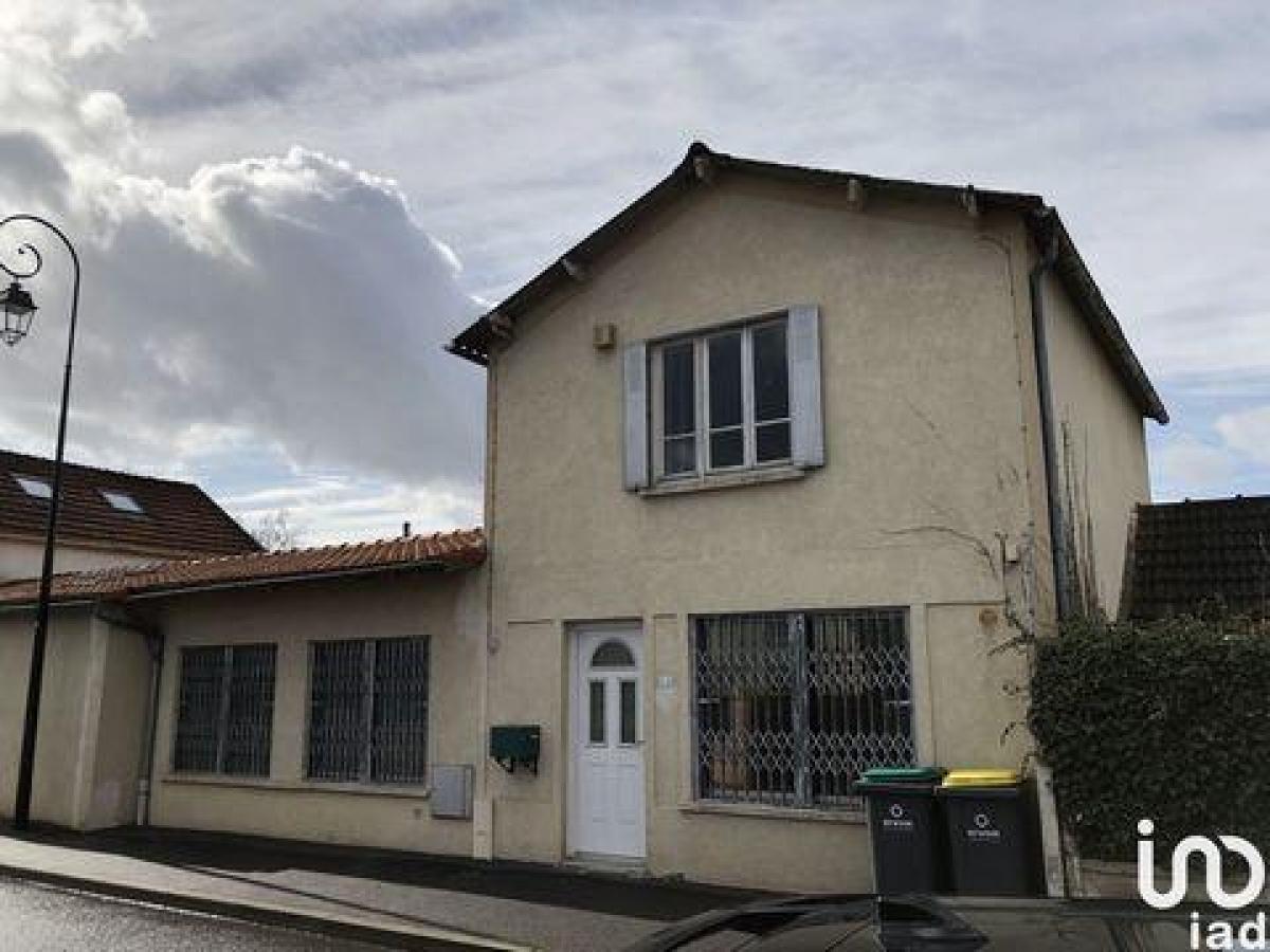 4 bedrooms House in Santeny, France No. 30393