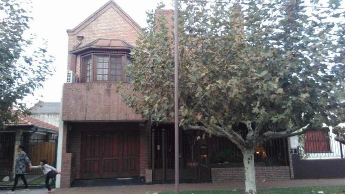 4 bedrooms House in Quilmes, Argentina No. 86500
