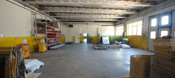 1170m² Warehouse in Campello sul Clitunno, Italy No. 66017 10