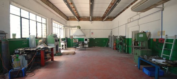 1170m² Warehouse in Campello sul Clitunno, Italy No. 66017 5