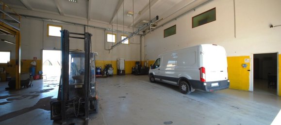 1170m² Warehouse in Campello sul Clitunno, Italy No. 66017 11