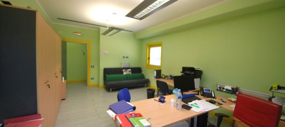 1170m² Warehouse in Campello sul Clitunno, Italy No. 66017 32