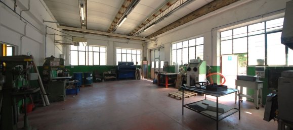 1170m² Warehouse in Campello sul Clitunno, Italy No. 66017 3