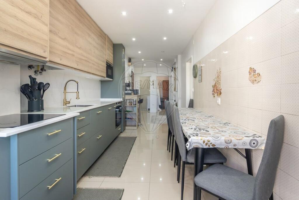 3 bedrooms Apartment in Barreiro, Portugal No. 354934