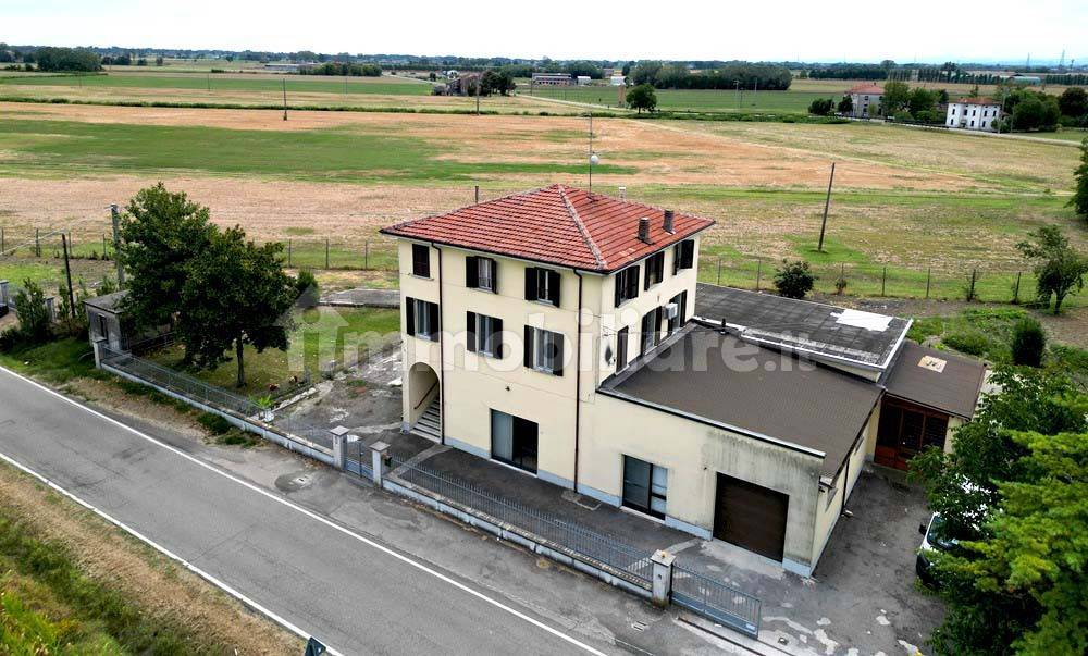 4 غرف نوم منزل في Fidenza, Italy رقم 344979