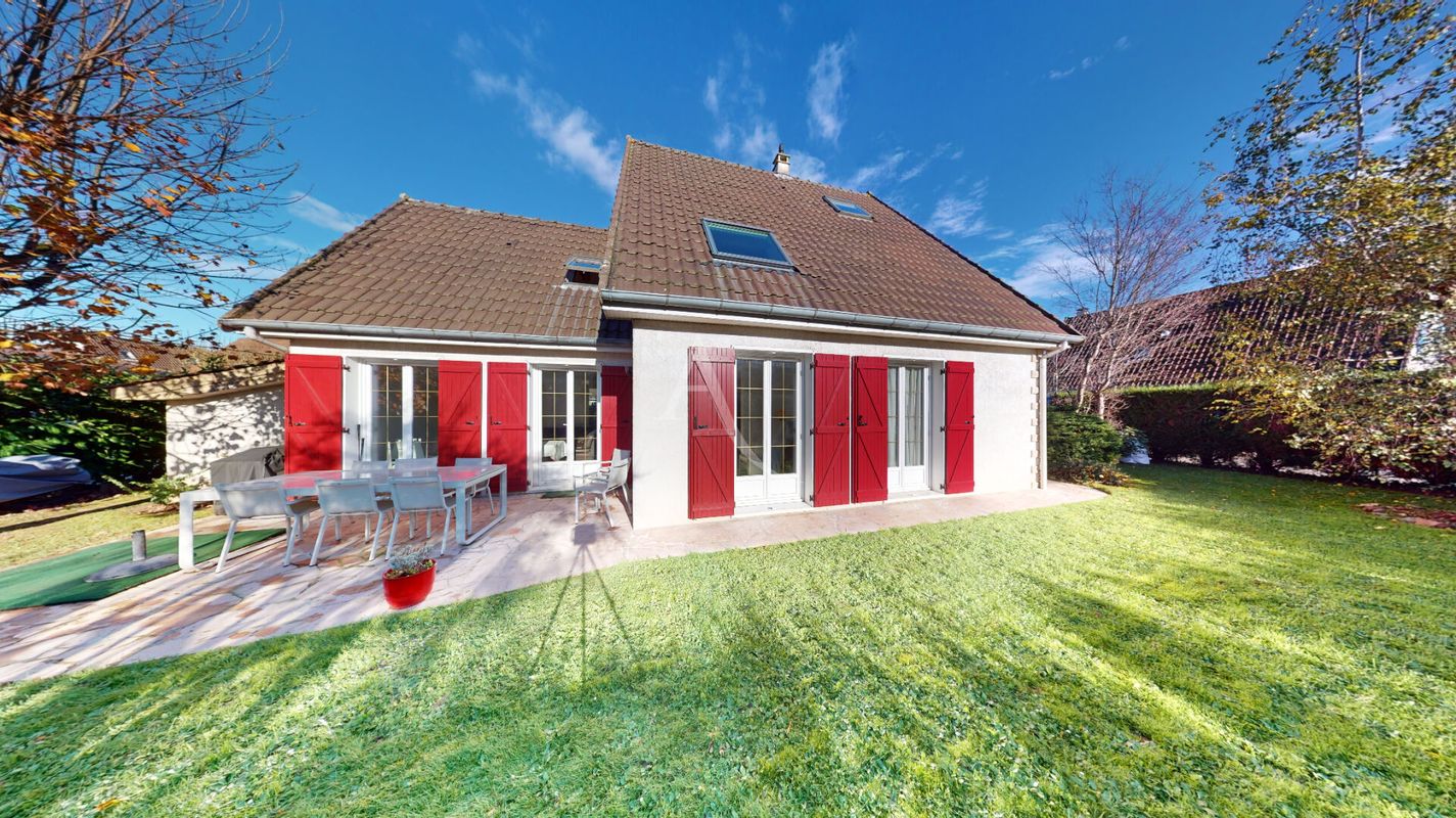 5 bedrooms Castles in Pontault-Combault, France No. 162736