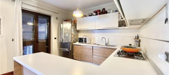 5 rooms Apartment in Messina, Italy No. 48345 22