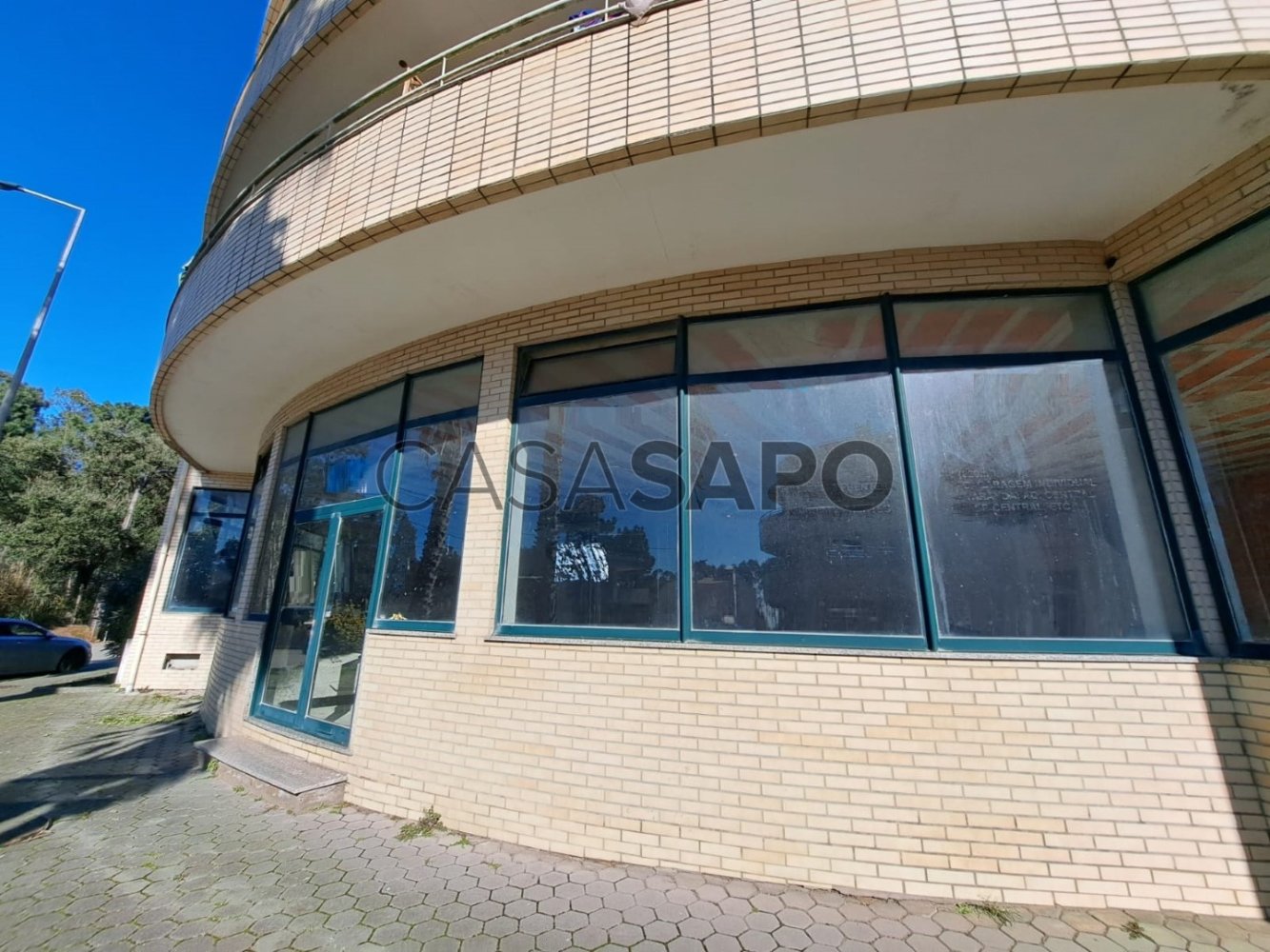 607m² Commercial property in Madalena, Portugal No. 276082