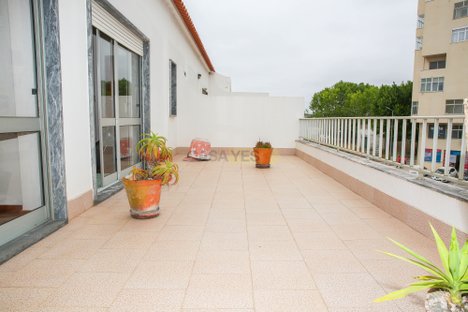 458m² Building in Lourinha, Portugal No. 139144