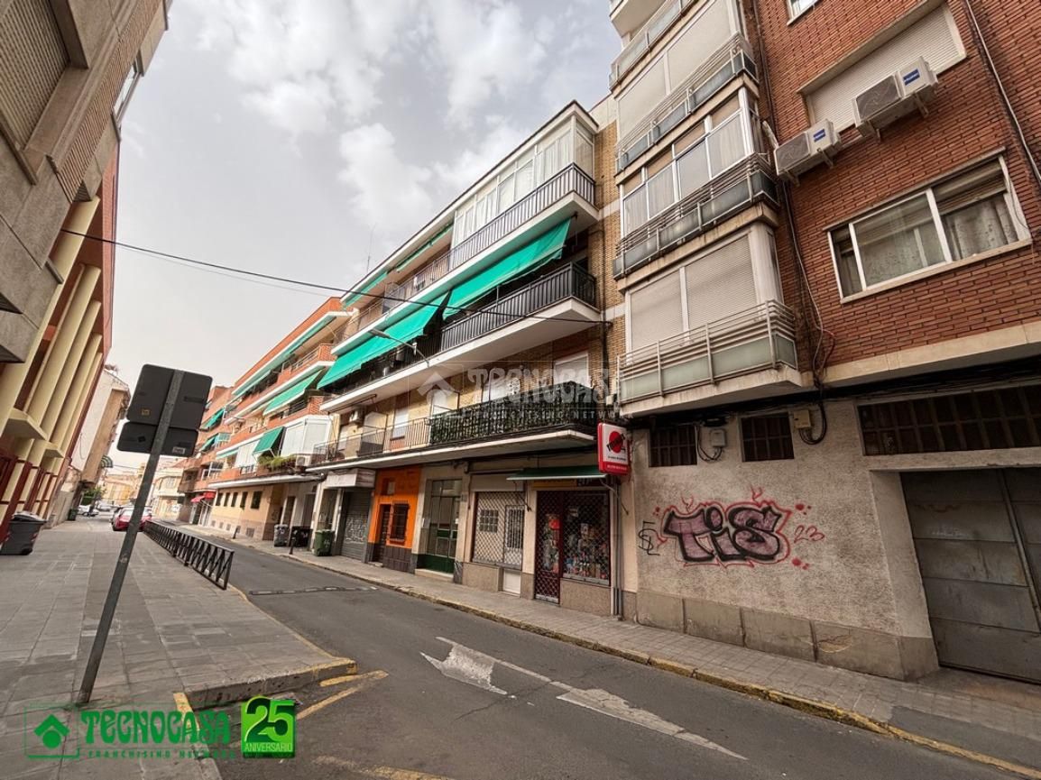 Apartamento de 3 dormitorios en Ciudad Real, Spain No. 216744
