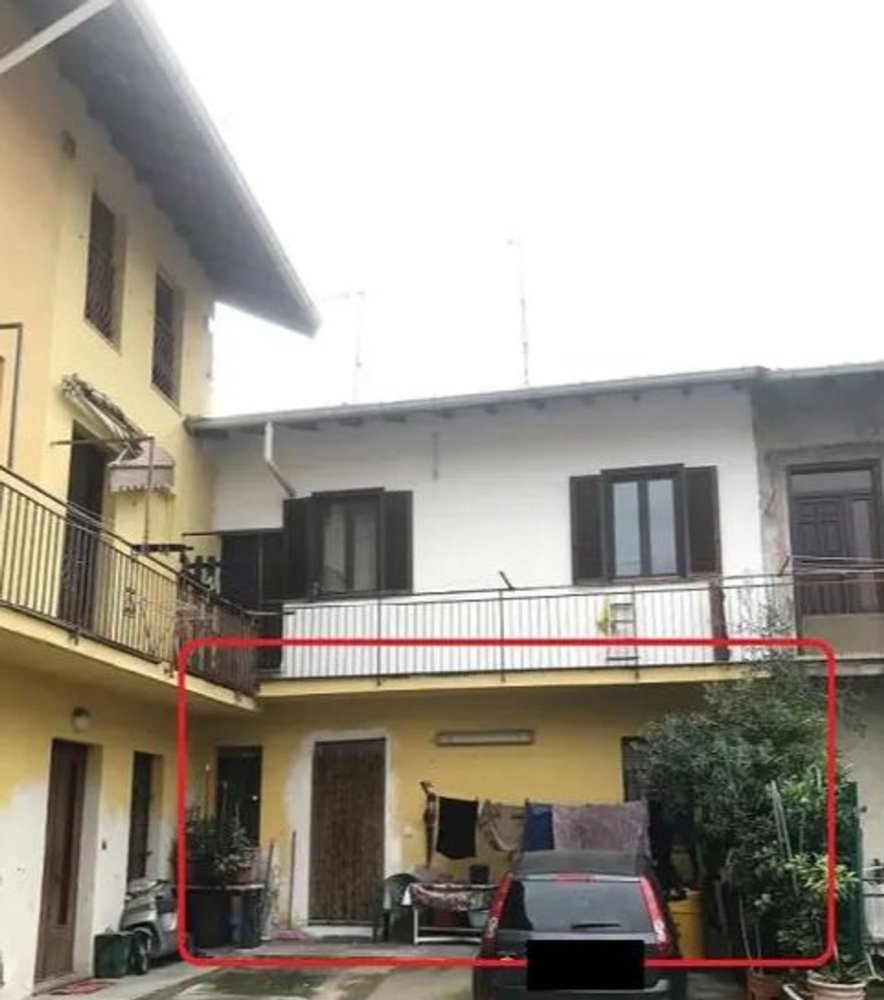 4 rooms Apartment in Busto Arsizio, Italy No. 1632