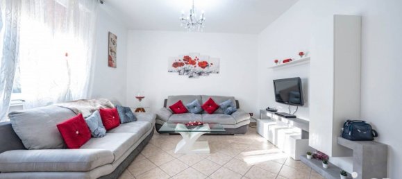 2 bedrooms Villa in Riva del Po, Italy No. 330232 2