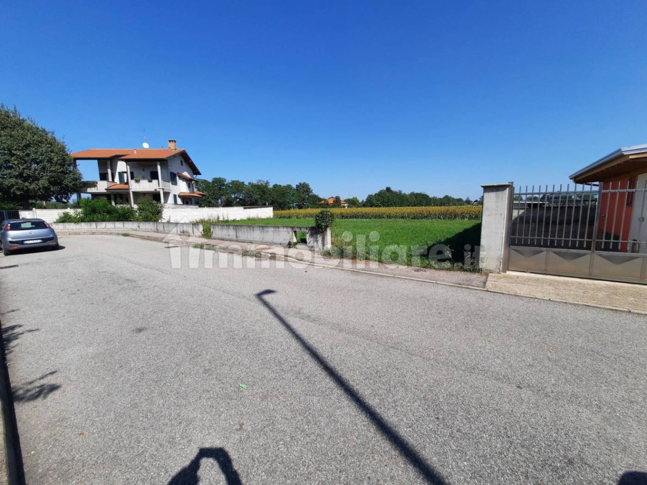 Terreno em Inveruno, Italy 700 m² N.º 89352