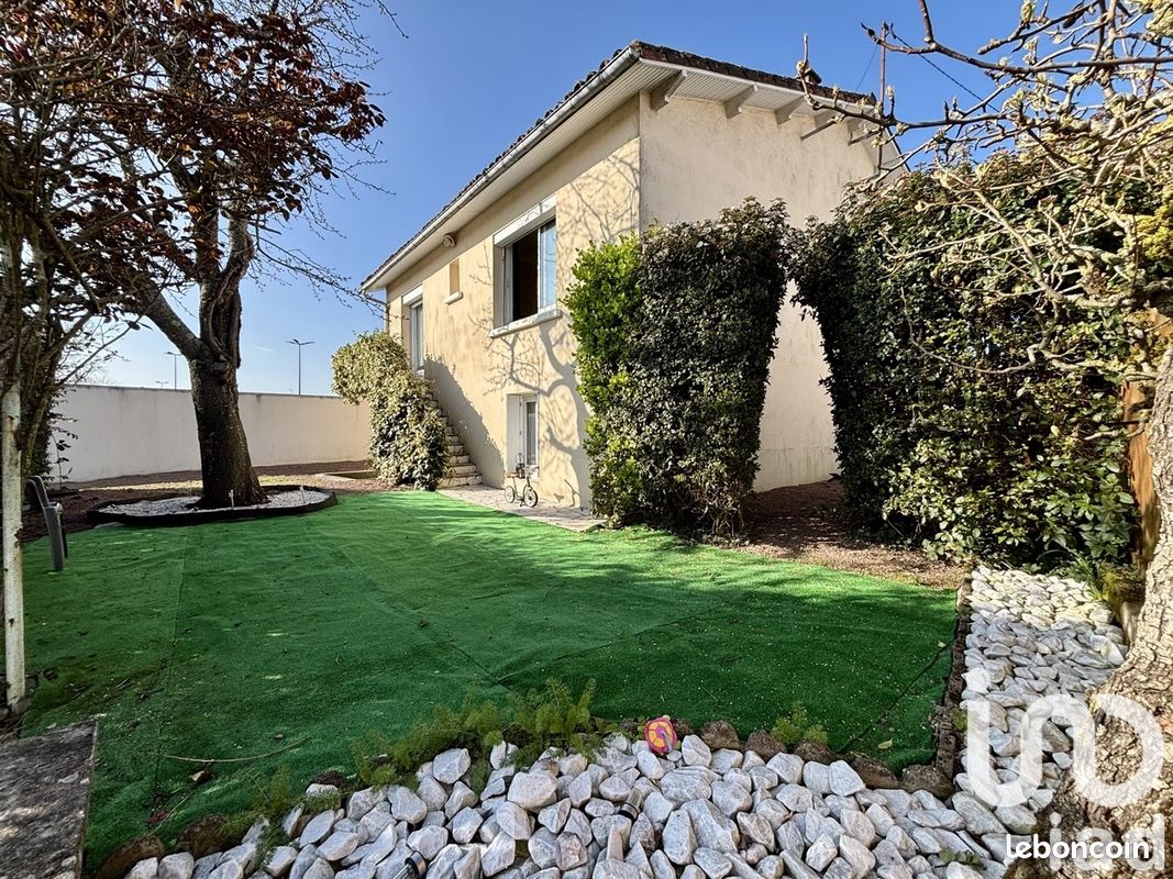 3 chambres Maison à Bressuire, France No. 295800