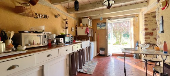 2 Schlafzimmer Haus in Saint-Vitte, France, Nr. 220759 3