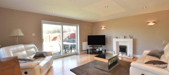 4 bedrooms Bungalow in Essex, United Kingdom No. 4053 2