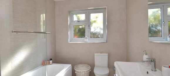 4 bedrooms Bungalow in Essex, United Kingdom No. 4053 13