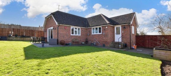 4 bedrooms Bungalow in Essex, United Kingdom No. 4053 16