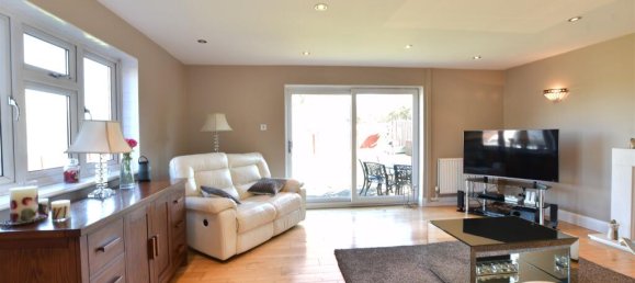 4 bedrooms Bungalow in Essex, United Kingdom No. 4053 6