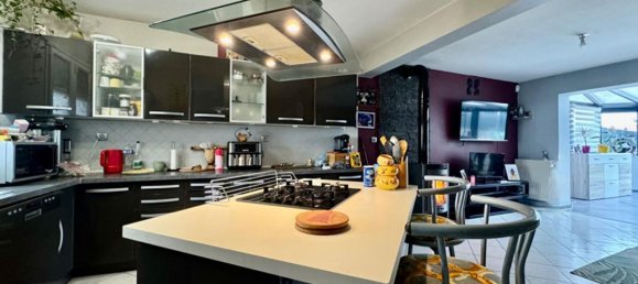 4 bedrooms House in Saint-Sauflieu, France No. 159249 6