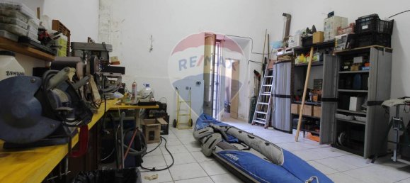 2 Schlafzimmer Gewerbliche Immobilie in Catania, Italy, Nr. 304094 2