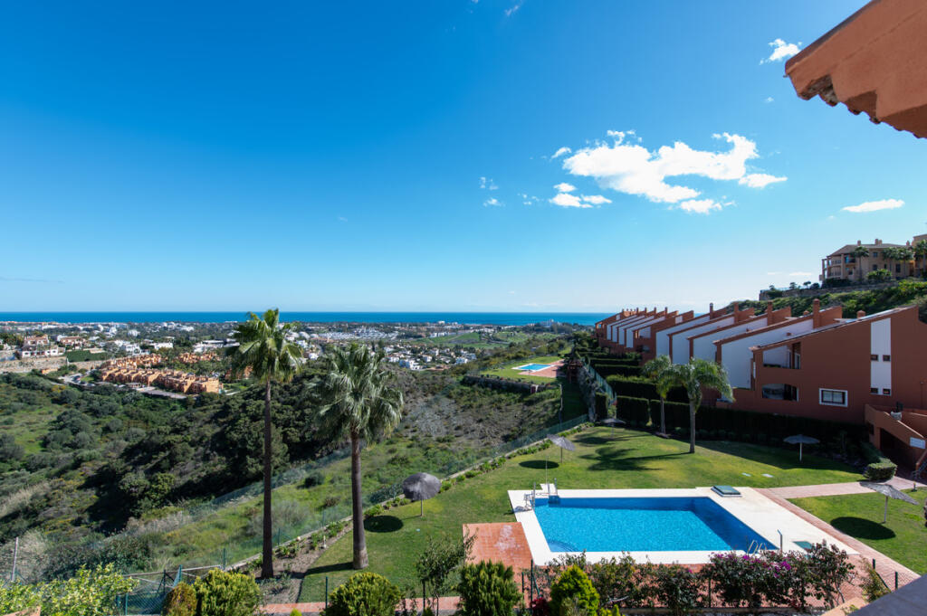 3 bedrooms Villa in Estepona, Spain No. 256410