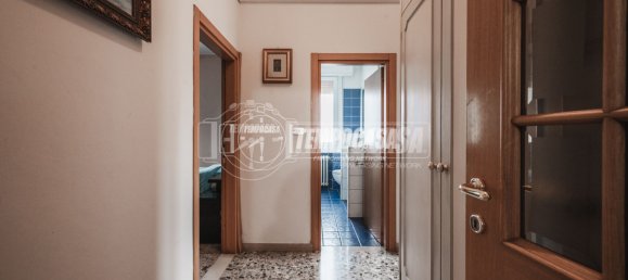 2 bedrooms Apartment in Modena, Italy No. 172798 4