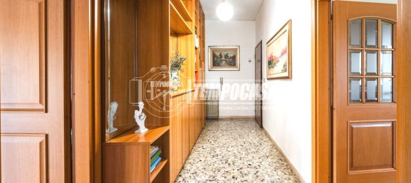 2 bedrooms Apartment in Modena, Italy No. 172798 7