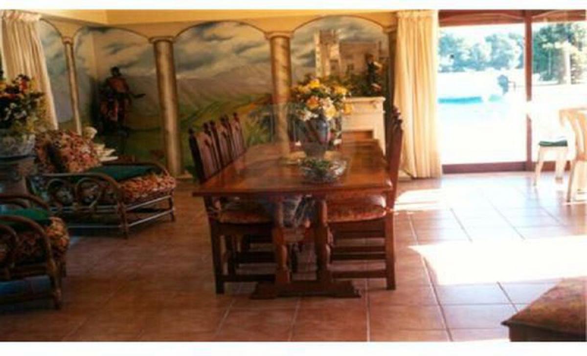 4 bedrooms House in Ezeiza, Argentina No. 11079