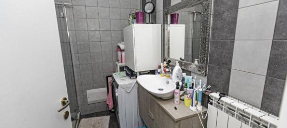 3 rooms Apartment in Genoa, Italy No. 75368 17