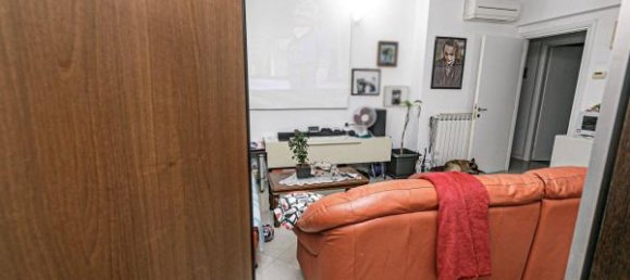 3 rooms Apartment in Genoa, Italy No. 75368 8