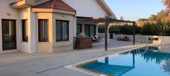 6 bedrooms House in Limassol, Cyprus No. 13881 4