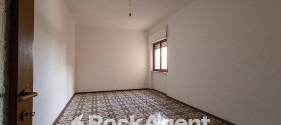 2 Schlafzimmer Wohnung in Catanzaro, Italy, Nr. 296152 5