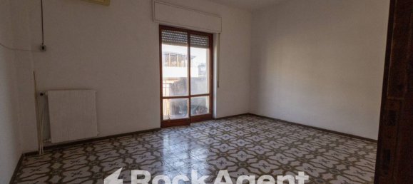 2 Schlafzimmer Wohnung in Catanzaro, Italy, Nr. 296152 3