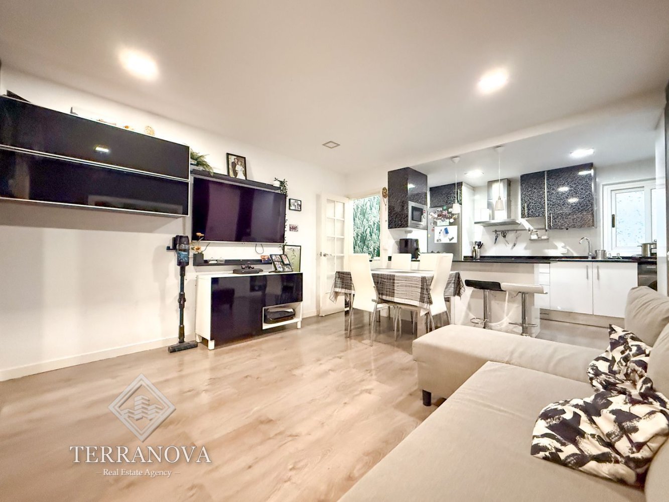 3 bedrooms Apartment in Esplugues de Llobregat, Spain No. 255538