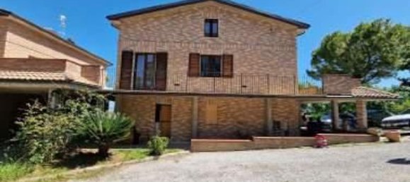 7 rooms Apartment in Montegranaro, Italy No. 93270 16