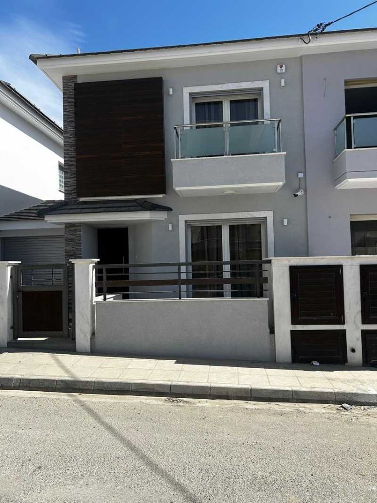 3 chambres Propriété commerciale à Agios Athanasios, Cyprus No. 153045