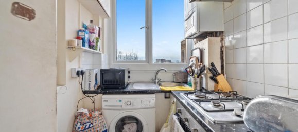 2 bedrooms Apartment in London, United Kingdom No. 12574 3