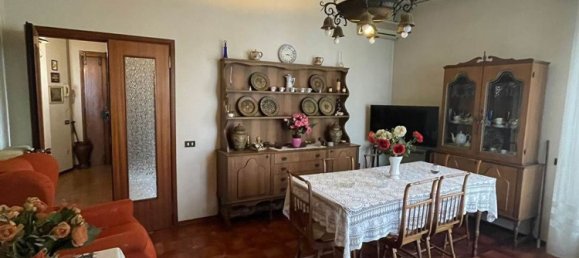 6 rooms Apartment in Pistoia, Italy No. 222865 4