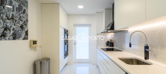 3 bedrooms Apartment in Porto, Portugal No. 122391 6