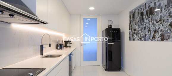 3 bedrooms Apartment in Porto, Portugal No. 122391 9