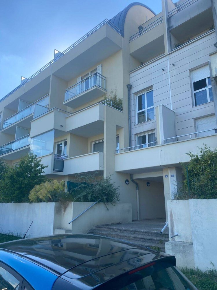 Studio à Cergy, France No. 334336