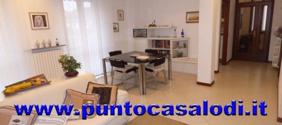 2 bedrooms Villa in San Colombano al Lambro, Italy No. 142632 2