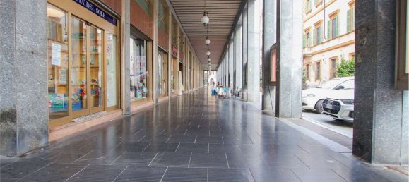 Gewerbliche Immobilie in Novara, Italy 53m², Nr. 72721 2